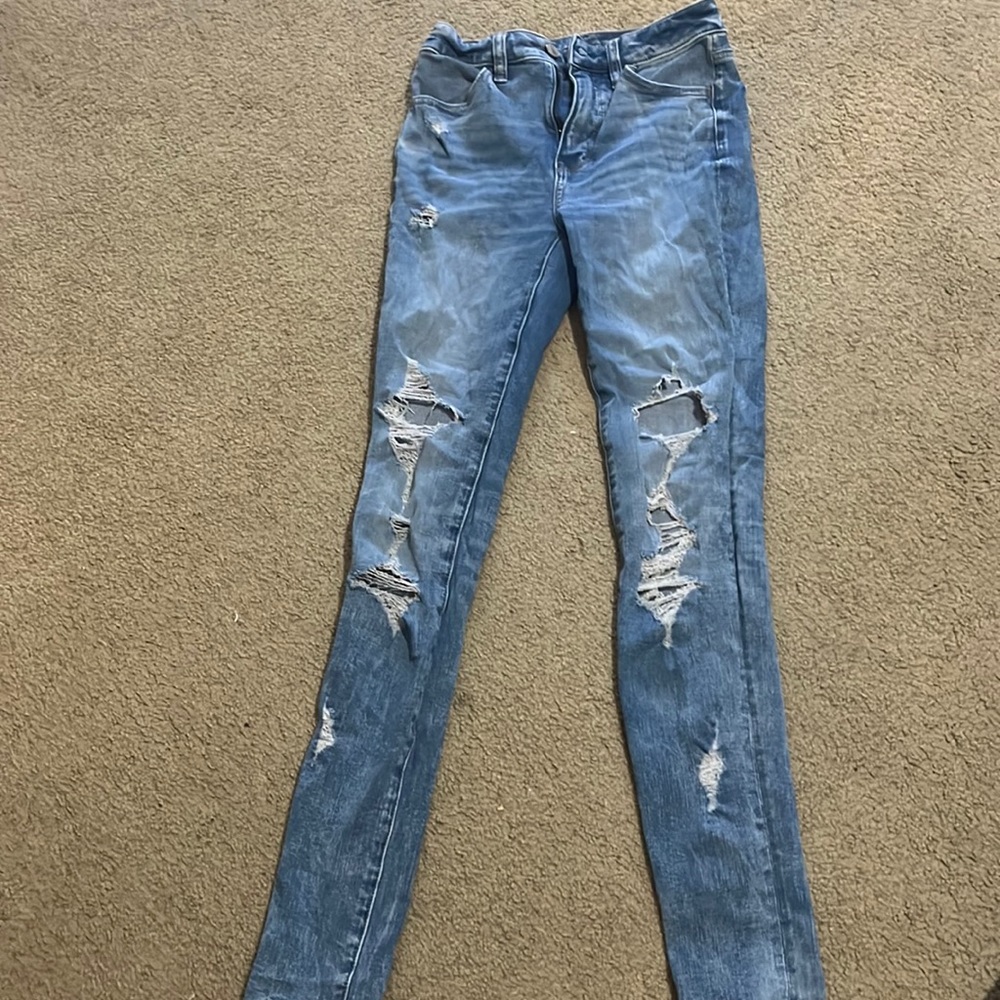American Eagle Light wash ripped skinny jeans